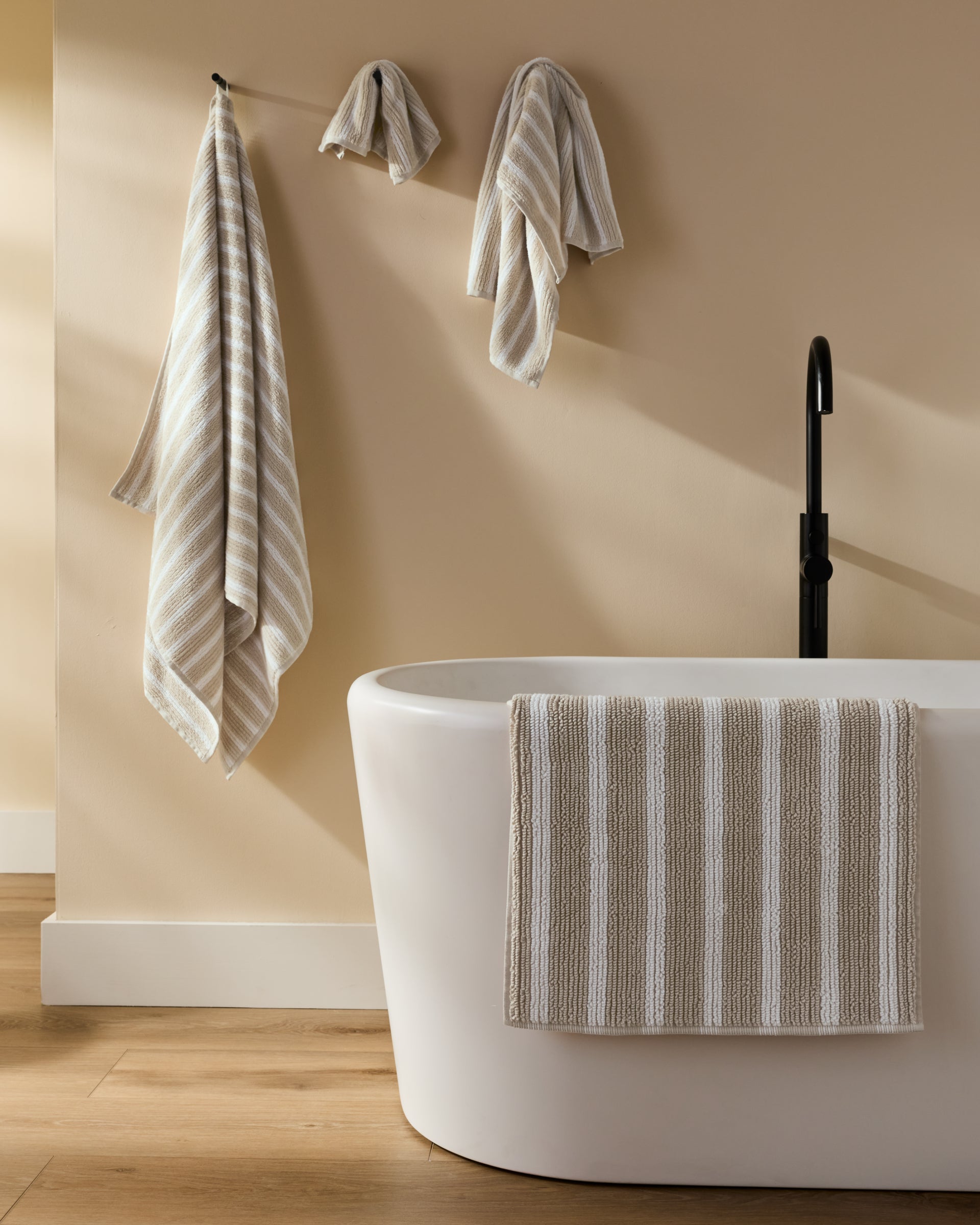 4+4 Organic Resort Stripe Bath Bundle - Bone with White